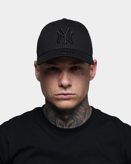New Era New York Yankees 9FORTY Cloth Strapback Black/Black