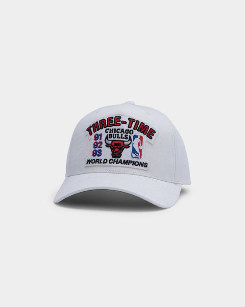 Mitchell & Ness Chicago Bulls 3-Time Champs Pro Crown Snapback White