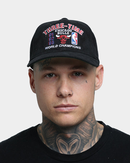 Mitchell & Ness Chicago Bulls 3-Time Champion Last Dance Deadstock Snapback Black