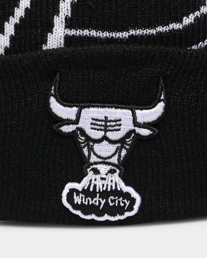 Mitchell & Ness Chicago Bulls B&W Script Burst Pom Beanie Black