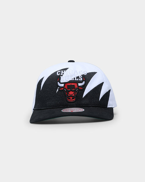 Mitchell & Ness Chicago Bulls 'Sharktooth Designs' Deadstock Snapback White