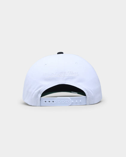 Mitchell & Ness Chicago Bulls 'Sharktooth Designs' Deadstock Snapback White
