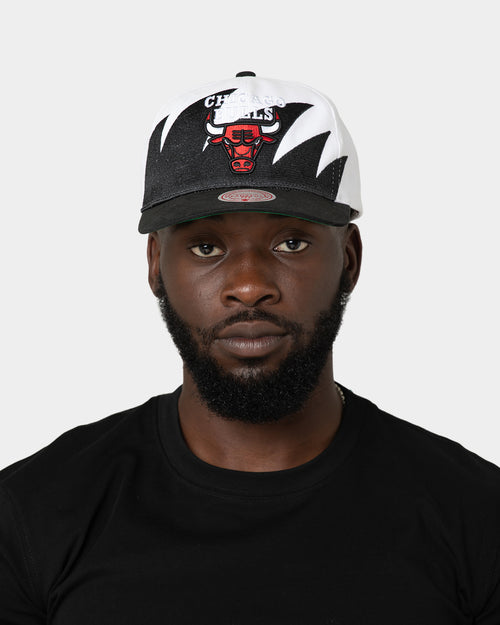 Mitchell & Ness Chicago Bulls 'Sharktooth Designs' Deadstock Snapback White