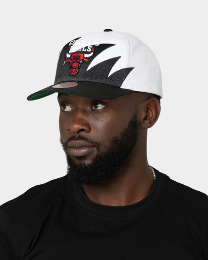Mitchell & Ness Chicago Bulls 'Sharktooth Designs' Deadstock Snapback White
