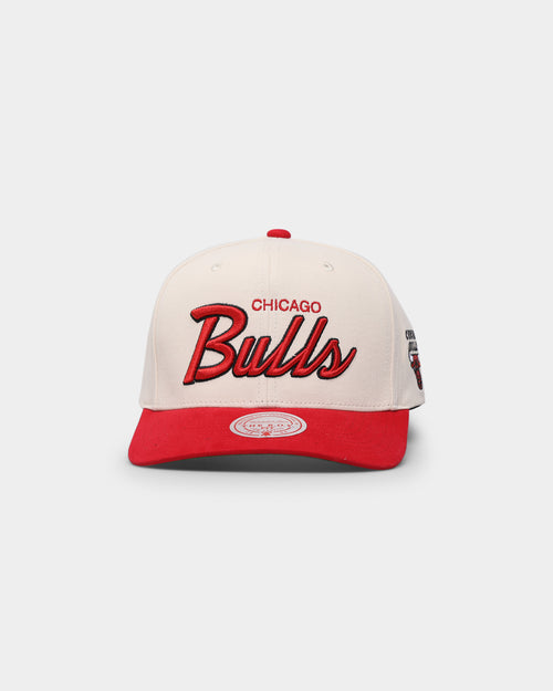 Mitchell & Ness Chicago Bulls "Cream Team Script" Pro Crown Snapback Cream