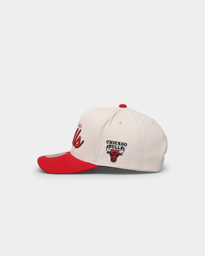 Mitchell & Ness Chicago Bulls "Cream Team Script" Pro Crown Snapback Cream