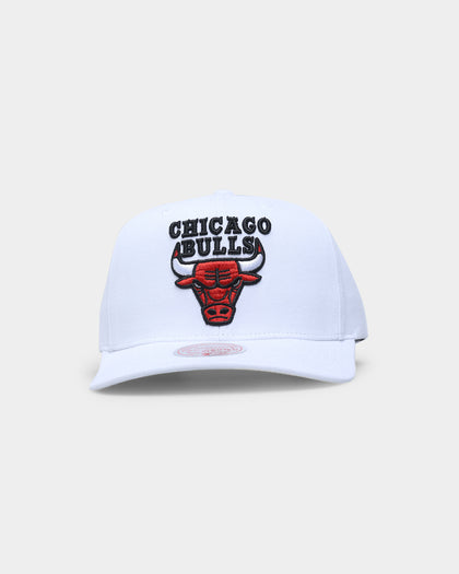 Mitchell & Ness Chicago Bulls 'Easy Win' Pro Crown Snapback White