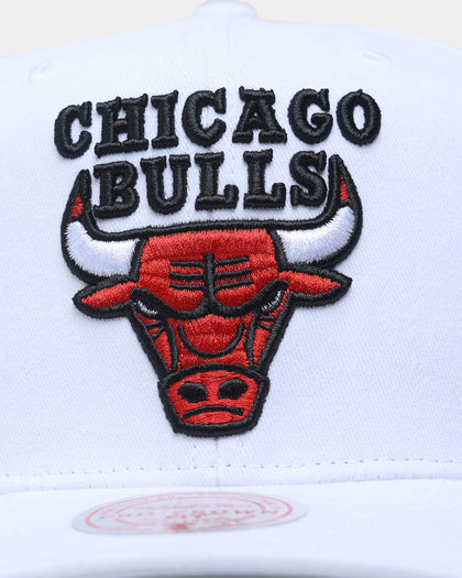 Mitchell & Ness Chicago Bulls 'Easy Win' Pro Crown Snapback White