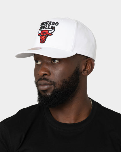 Mitchell & Ness Chicago Bulls 'Easy Win' Pro Crown Snapback White