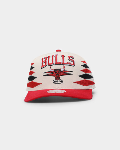 Mitchell & Ness Chicago Bulls 'Off White Diamond Design' Pro Crown Snapback Off White/Red