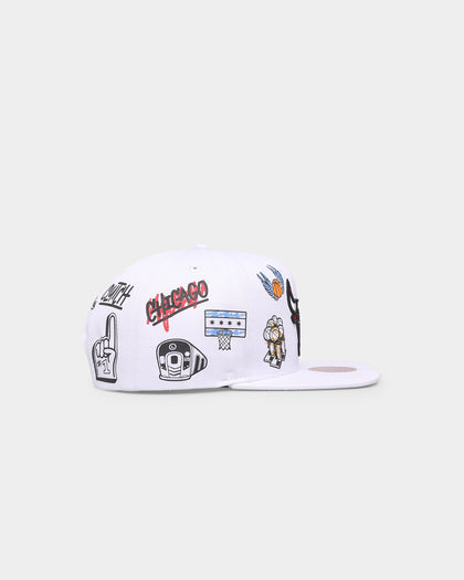 Mitchell & Ness Chicago Bulls 'Hand Drawn' Original Fit Snapback White