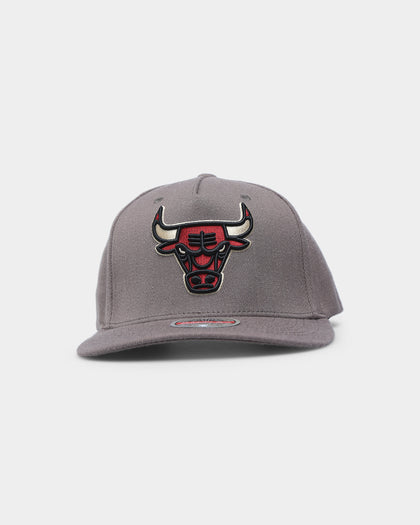 Mitchell & Ness Chicago Bulls Diamond One Redline Snapback Walnut