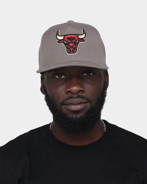 Mitchell & Ness Chicago Bulls Diamond One Redline Snapback Walnut