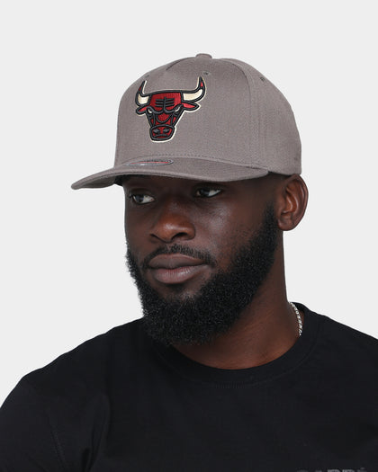 Mitchell & Ness Chicago Bulls Diamond One Redline Snapback Walnut