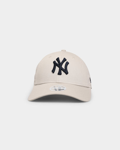 New Era Women's New York Yankees 9FORTY Q221 Strapback Medium Beige