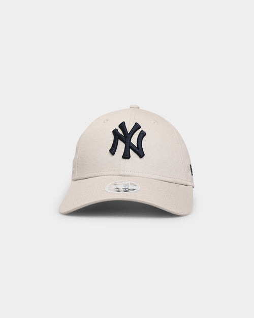 New Era Women's New York Yankees 9FORTY Q221 Strapback Medium Beige