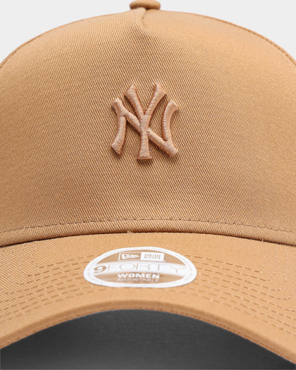 New Era Women's New York Yankee's Tonal 9FORTY A-Frame Wheat