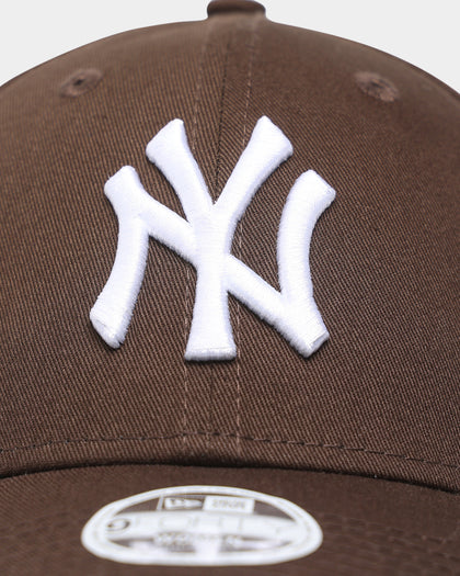 New Era Women's New York Yankees 'Walnut Brown' 9FORTY Casual Strapback Walnut/White