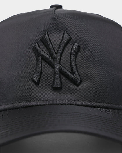 New Era New York Yankees 'Stealth Black' Performance Waterproof 9FORTY A-Frame Snapback Black