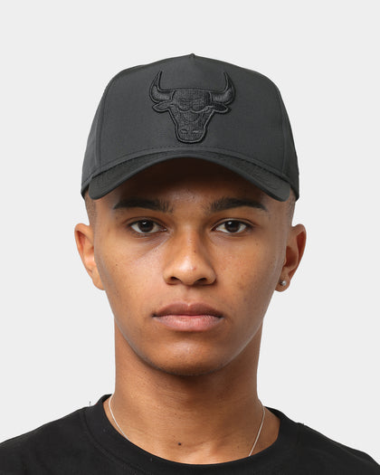 New Era Chicago Bulls 'Stealth Black' Performance Prolight 9FORTY A-Frame Snapback Black
