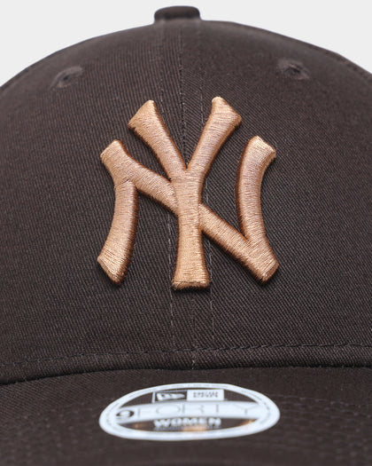 New Era Women's New York Yankees 9FORTY Casual Strapback Walnut/Caramel Mocha