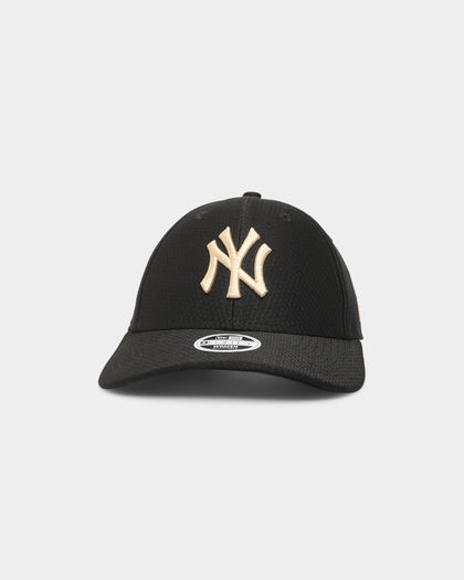 New Era Women's New York Yankees 'Hexagon Script' 9FORTY Strapback Black/Gold