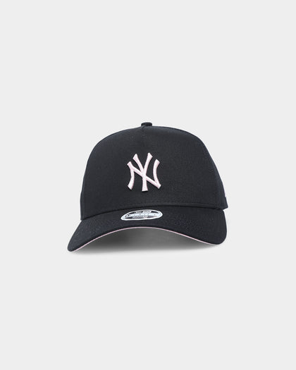 New Era Women's New York Yankees 9FORTY A-Frame Casual Strapback Black/Pink