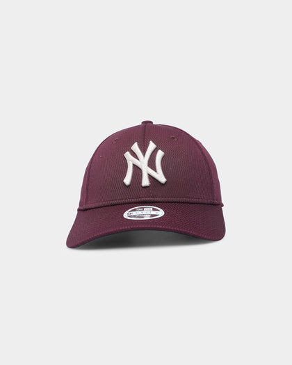 New Era Women's New York Yankees Dash Mesh 9FORTY Strapback Maroon/Stone/Black