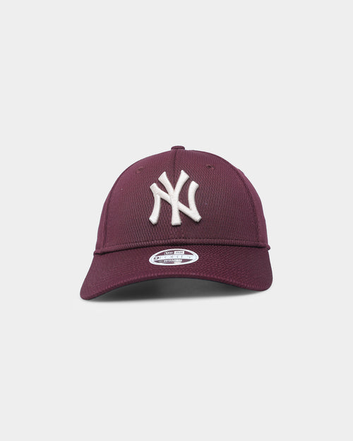 New Era Women's New York Yankees Dash Mesh 9FORTY Strapback Maroon/Stone/Black