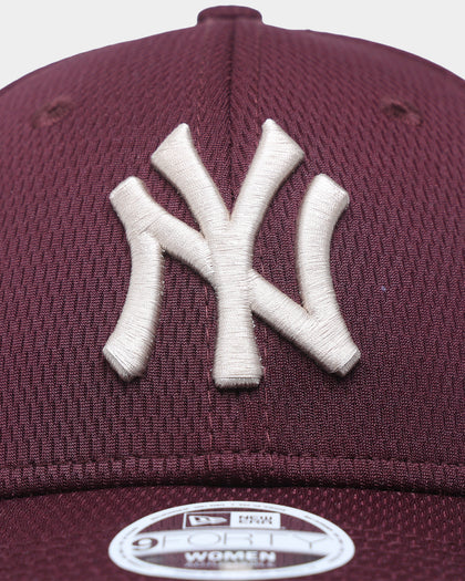 New Era Women's New York Yankees Dash Mesh 9FORTY Strapback Maroon/Stone/Black