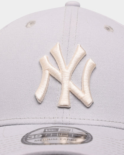 New Era New York Yankees Peached Twill 39THIRTY Stretch Fit Grey