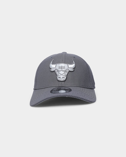 New Era Chicago Bulls 39THIRTY Graphite Mesh Fitted Black/Grey