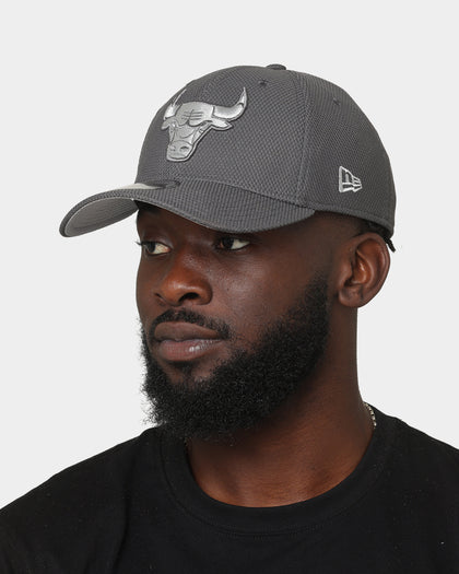 New Era Chicago Bulls 39THIRTY Graphite Mesh Fitted Black/Grey