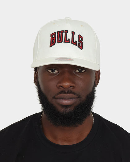 Mitchell & Ness Chicago Bulls 'Vintage White' Classic Red Snapback White