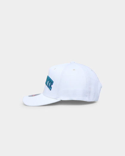 Mitchell & Ness Charlotte Hornets 'Vintage White' Classic Red Snapback White