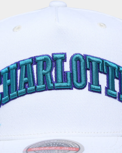 Mitchell & Ness Charlotte Hornets 'Vintage White' Classic Red Snapback White