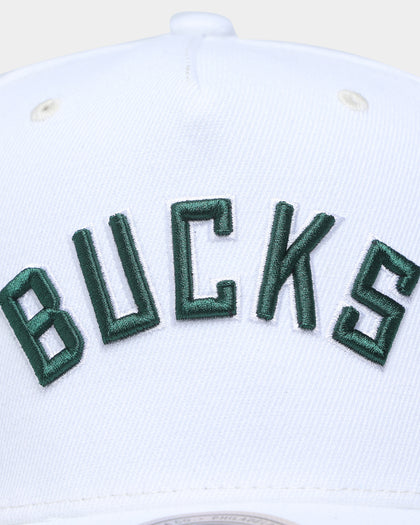 Mitchell & Ness Milwaukee Bucks 'Vintage White' Classic Red Snapback White