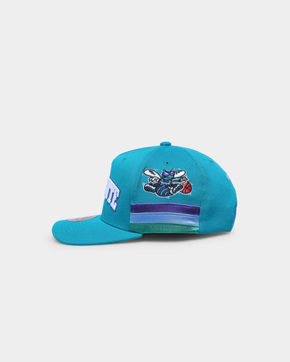 Mitchell & Ness Charlotte Hornets XL Short Hook Classic Red Snapback Teal