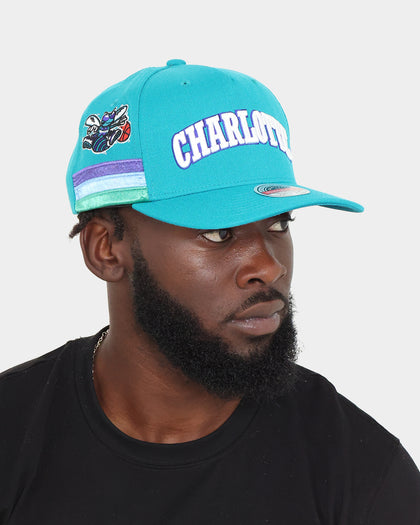 Mitchell & Ness Charlotte Hornets XL Short Hook Classic Red Snapback Teal