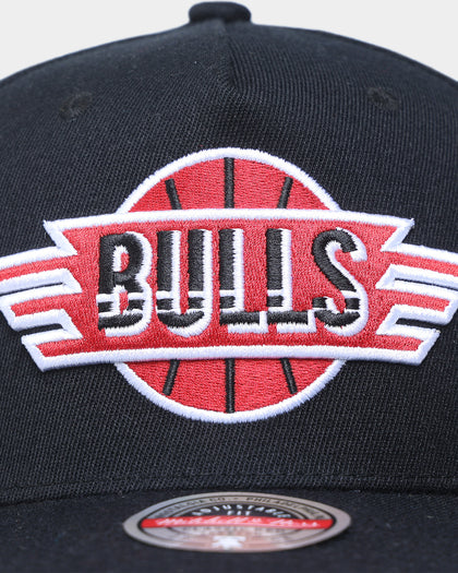 Mitchell & Ness Chicago Bulls Wings Classic Red Snapback Black