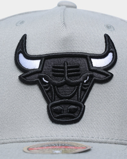 Mitchell & Ness Chicago Bulls 'Greytones' Classic Red Snapback Grey