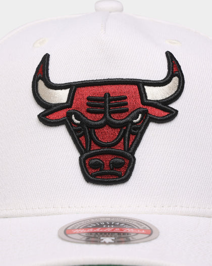 Mitchell & Ness Chicago Bulls 'Hardwood Classics Patch' Classic Red Snapback Cream