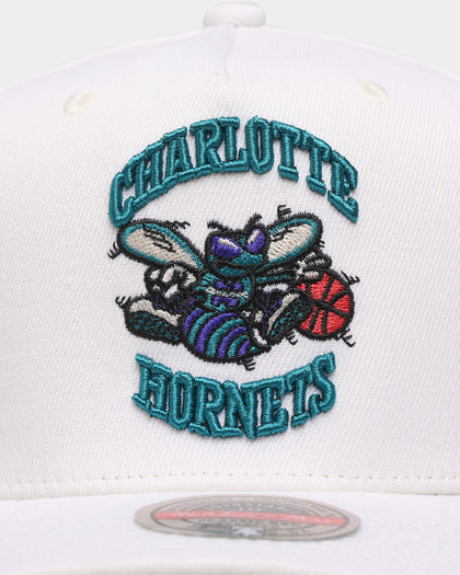 Mitchell & Ness Charlotte Hornets 'Hardwood Classics Patch' Classic Red Snapback Cream
