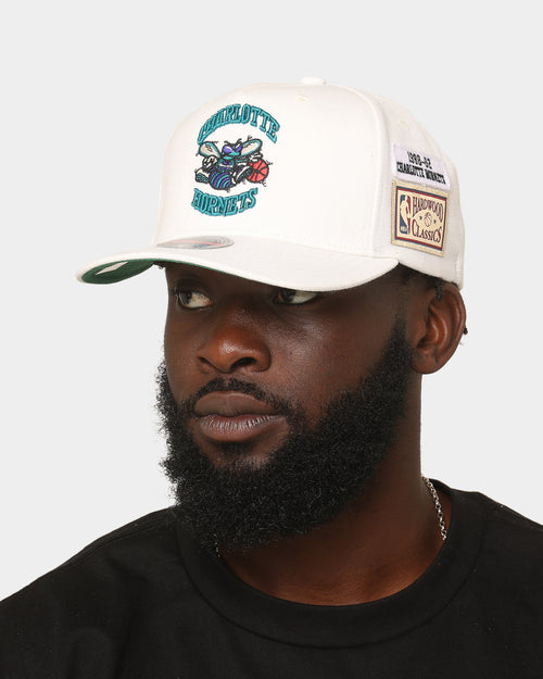 Mitchell & Ness Charlotte Hornets 'Hardwood Classics Patch' Classic Red Snapback Cream