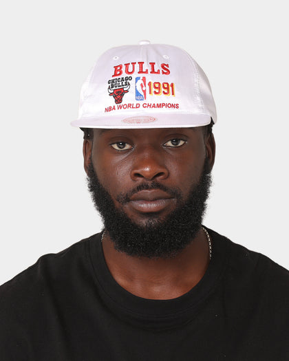 Mitchell & Ness Chicago Bulls '1991 Champions' Deadstock Snapback White