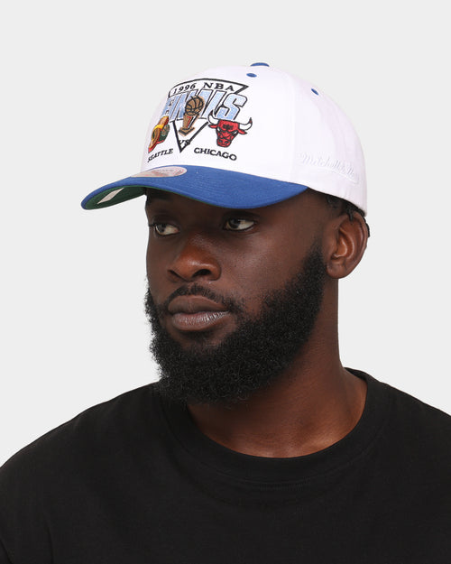 Mitchell & Ness '96 Versus '1996 Bulls VS Sonics NBA Finals' Deadstock Snapback White