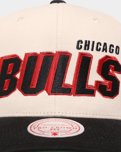 Mitchell & Ness Chicago Bulls '96 Draft' Pro Crown Snapback Off White