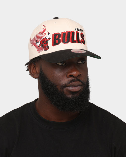 Mitchell & Ness Chicago Bulls '96 Draft' Pro Crown Snapback Off White