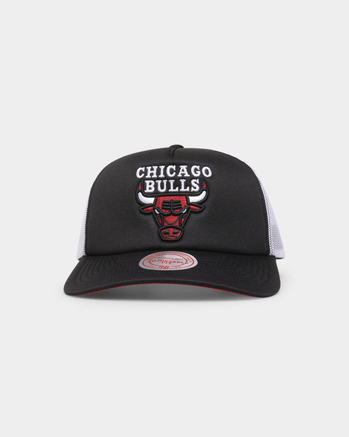 Mitchell & Ness Chicago Bulls 'NBA Off The Backboard' Trucker Snapback Black