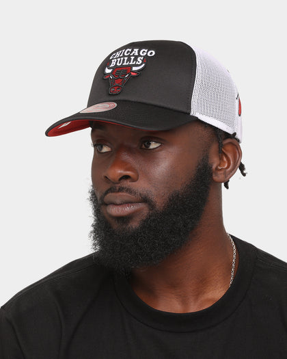 Mitchell & Ness Chicago Bulls 'NBA Off The Backboard' Trucker Snapback Black